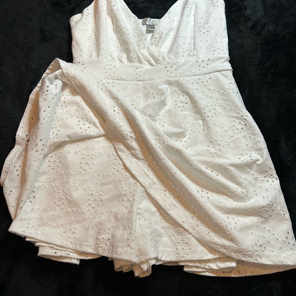 Woman’s medium tops 👚🤍